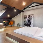 Апартаменты Royal Vip Jacuzzi