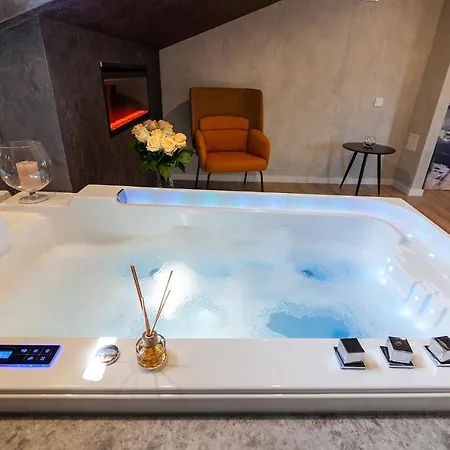 Royal Vip Jacuzzi * Lviv