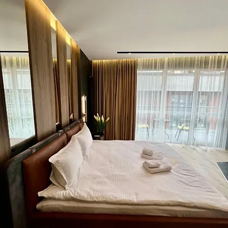 Royal Vip Jacuzzi * לבוב