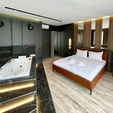 דירה Royal Vip Jacuzzi לבוב
