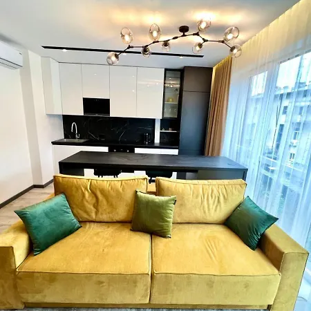 公寓 Royal Vip Jacuzzi 利沃夫