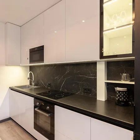 Royal Vip Jacuzzi Apartment Lemberg