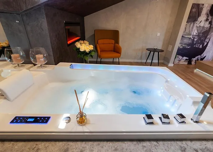 Royal Vip Jacuzzi * Leopoli